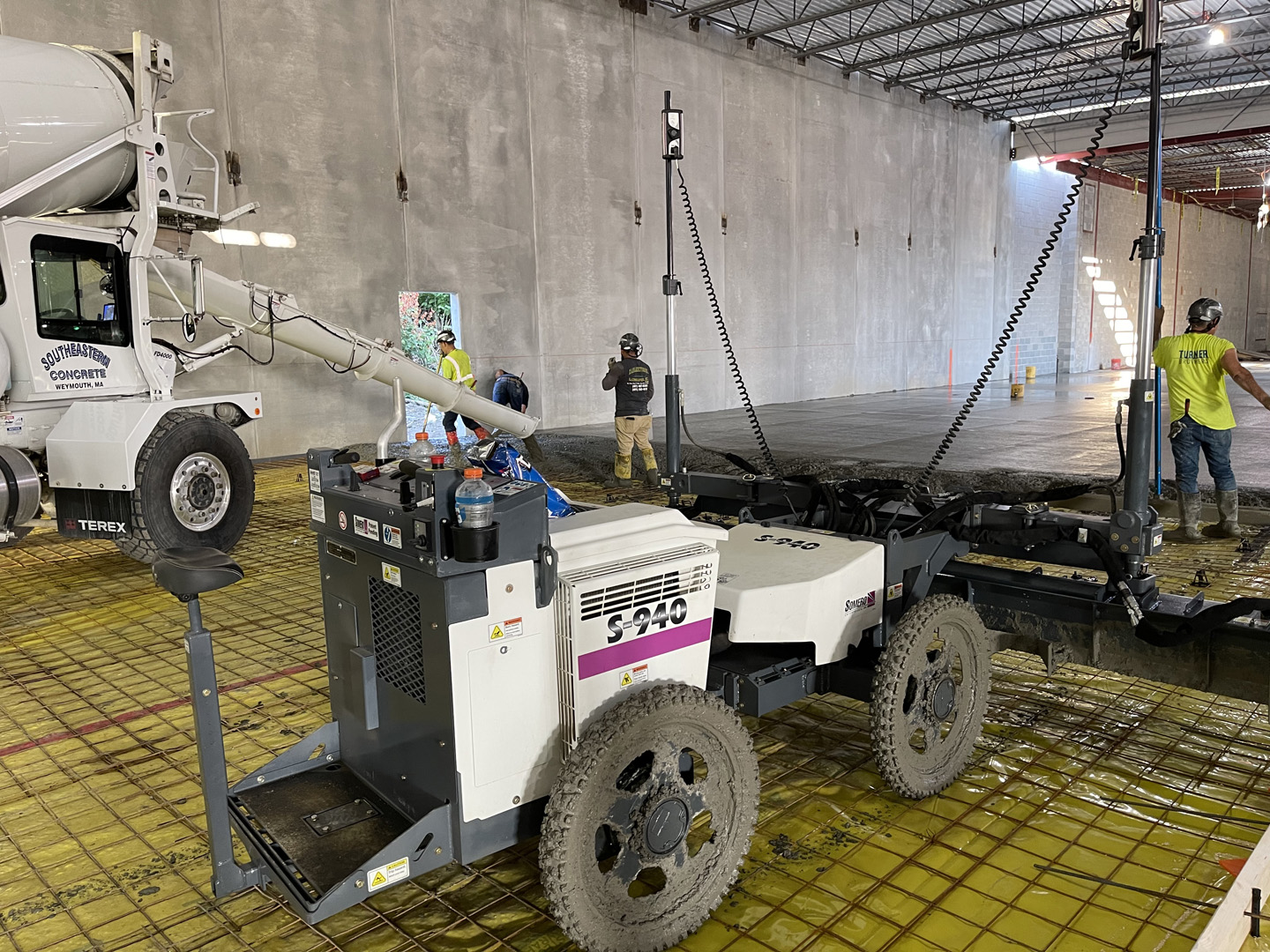 Laser screen machine flattening interior concrete